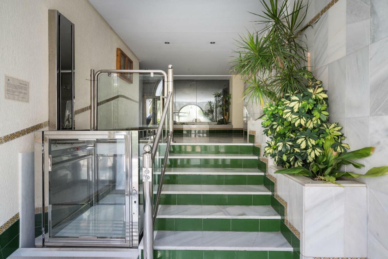 Arcos Beach Infostays - Free Parking Malaga Exterior photo